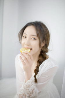 年轻的女教师电影